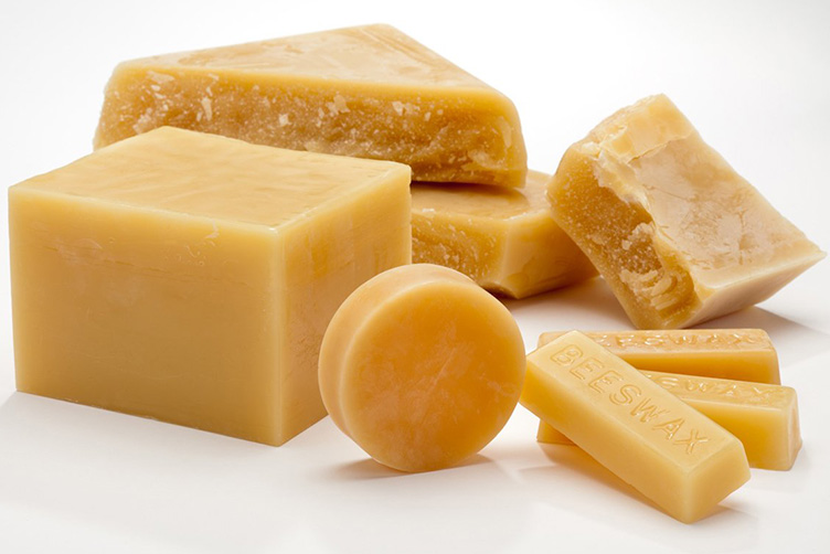 morceaux de blocks de cire d'abeilles